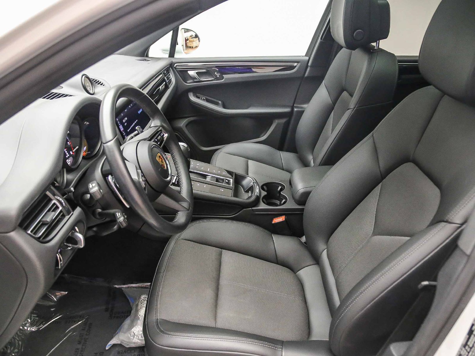 Certified 2023 Porsche Macan AWD/4WD image 22