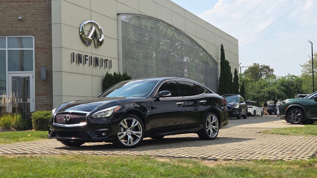 Used 2017 INFINITI Q70 3.7 w/ Sport Package AWD/4WD image 2