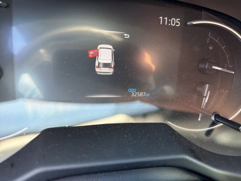 Used 2025 Toyota RAV4 XLE image 9