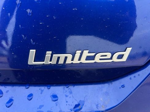 Used 2024 Hyundai Elantra Limited FWD image 12