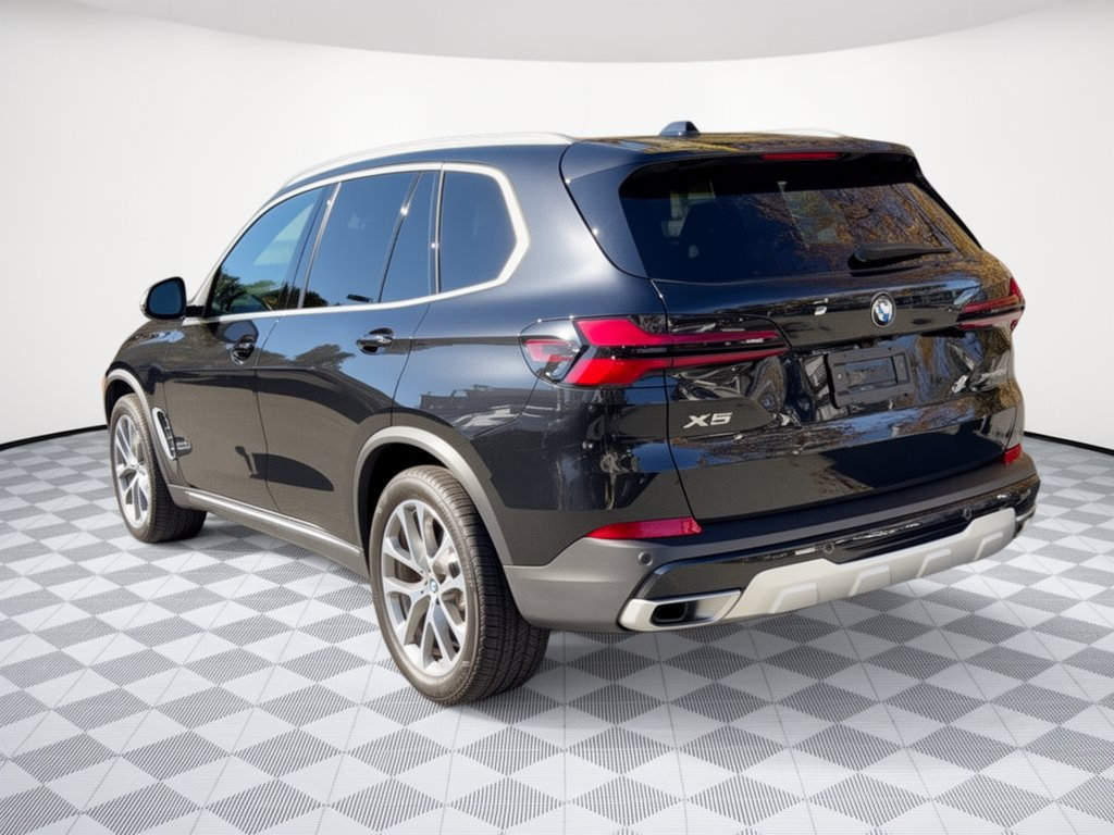 Used 2024 BMW X5 xDrive40i w/ Premium Package AWD/4WD image 3