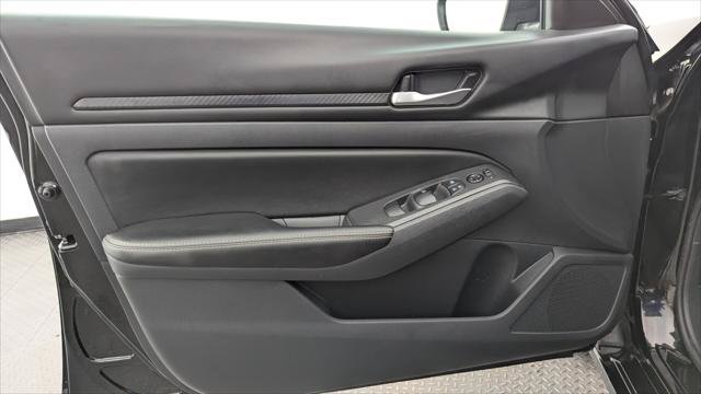 Used 2025 Nissan Altima 2.5 SV FWD image 13