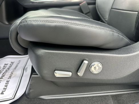 New 2025 Lincoln Navigator L Reserve AWD/4WD image 12
