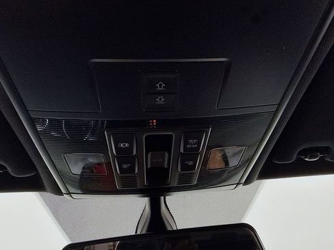 Used 2020 Volkswagen Tiguan SE R-Line image 18