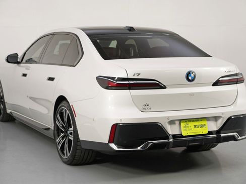Used 2023 BMW i7 xDrive60 image 61