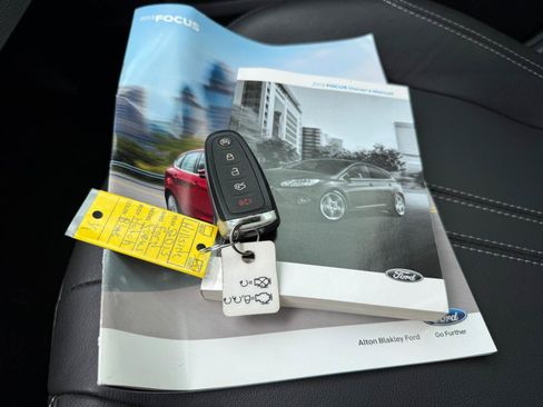 Used 2013 Ford Focus Titanium w/ Titanium Handling Pkg FWD image 25