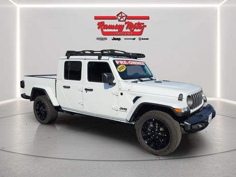 Used 2025 Jeep Gladiator Sport AWD/4WD image 7