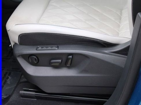 Used 2024 Volkswagen Atlas Cross Sport SEL Premium R-Line image 17