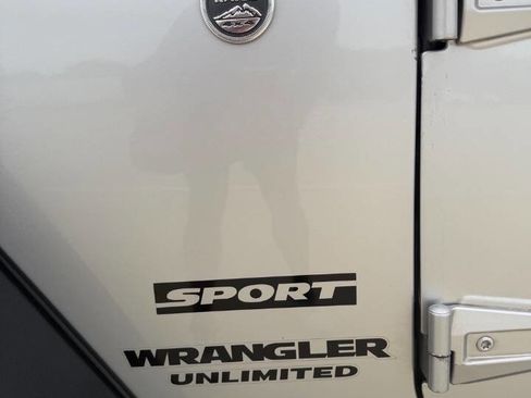 Used 2012 Jeep Wrangler Unlimited Sport AWD/4WD image 8