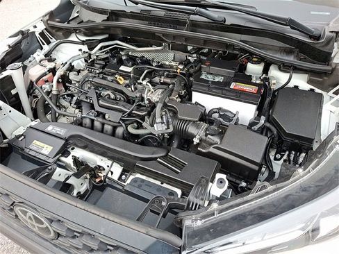 Certified 2022 Toyota Corolla Cross LE image 27