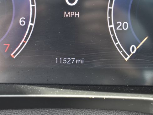 Used 2025 Jeep Grand Cherokee Limited w/ Luxury Tech Group II image 37