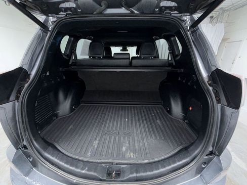 Used 2018 Toyota RAV4 SE image 16