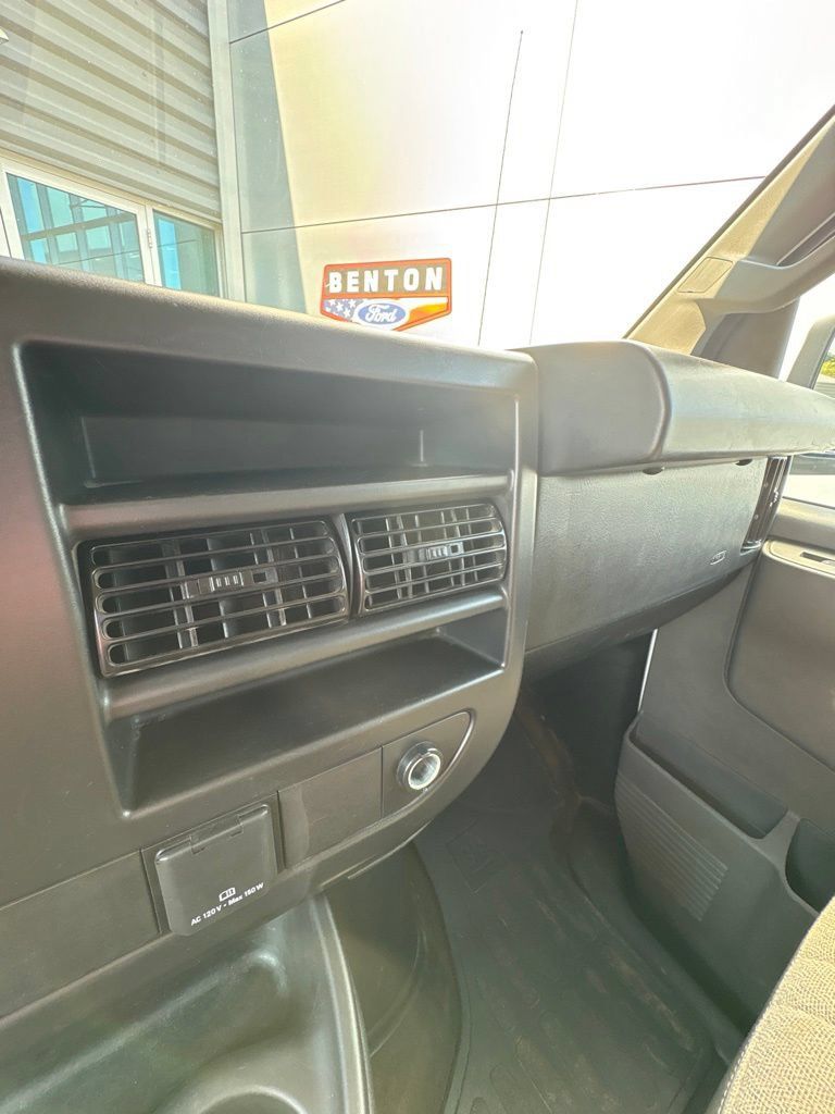 Used 2025 Chevrolet Express 3500 LS RWD image 23