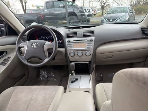 Used 2010 Toyota Camry image 11