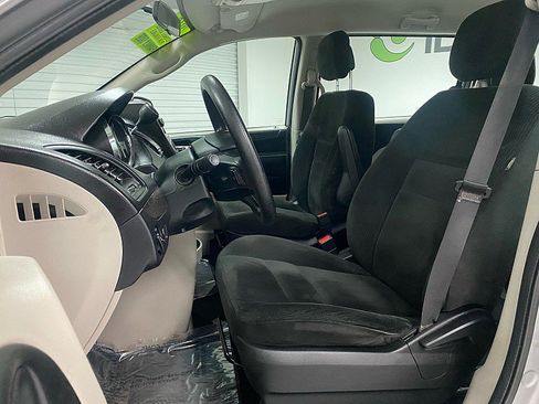 Used 2016 Dodge Grand Caravan American Value Package image 11