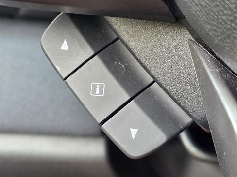 Used 2022 Subaru Outback Premium image 23