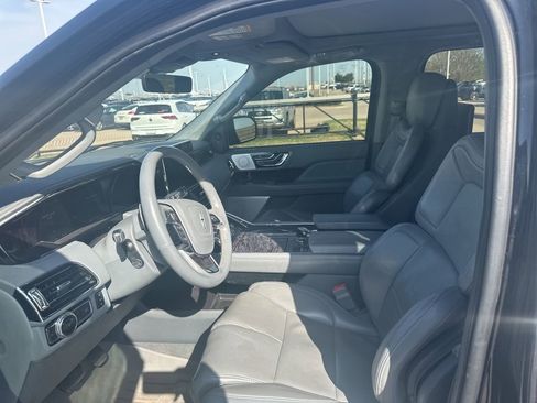 Used 2021 Lincoln Navigator L Reserve image 3