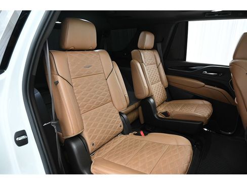 Used 2022 Cadillac Escalade Premium Luxury w/ Performance Package image 19