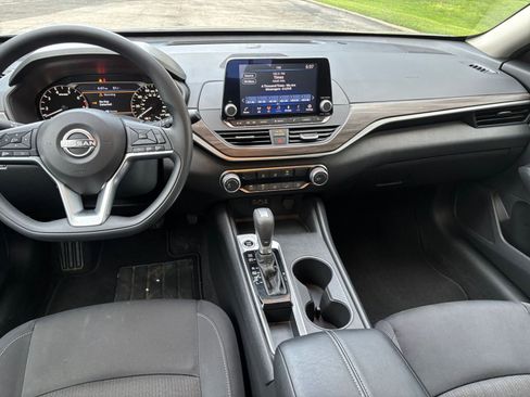 Used 2025 Nissan Altima 2.5 SV FWD image 28