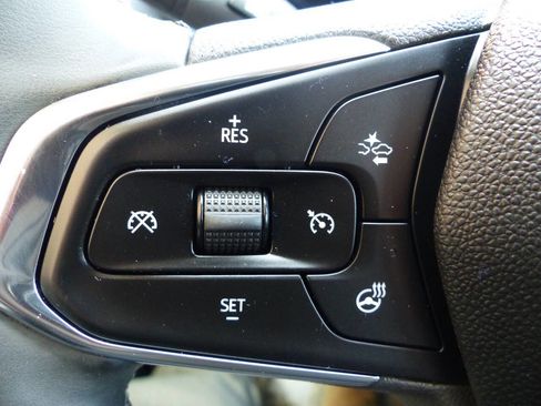 Used 2025 Chevrolet Trax LT w/ Driver Confidence Package image 39