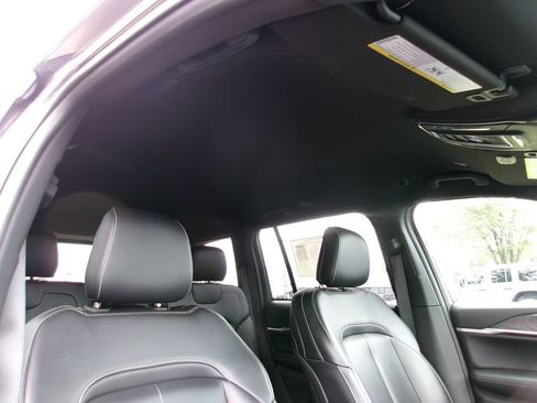 Certified 2025 Jeep Grand Cherokee Limited w/ Black Appearance Package AWD/4WD image 16