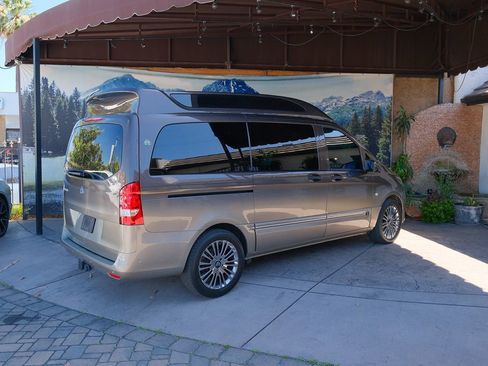 Used 2018 Mercedes-Benz Metris Passenger image 5