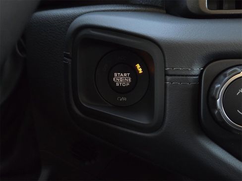 New 2025 Jeep Gladiator Sport image 20