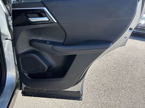 Used 2024 Mitsubishi Outlander SE image 16