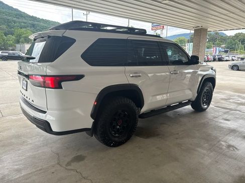 Used 2023 Toyota Sequoia TRD Pro AWD/4WD image 4