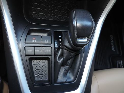 Used 2019 Toyota RAV4 XLE Premium FWD image 27