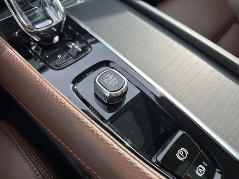 Certified 2024 Volvo XC90 B6 Ultimate w/ Protection Package image 30