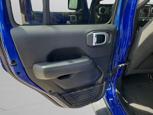 Used 2020 Jeep Wrangler Unlimited Sahara w/ Uconnect 4C Nav & Sound Group AWD/4WD image 13