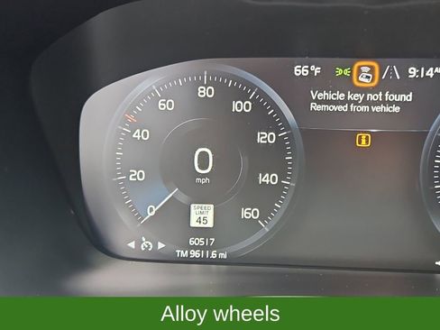 Used 2022 Volvo XC40 T5 Momentum image 12