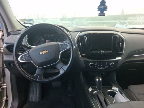 Used 2020 Chevrolet Traverse LT image 12