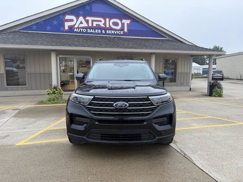 Used 2022 Ford Explorer XLT w/ Class IV Trailer Tow Package AWD/4WD image 2