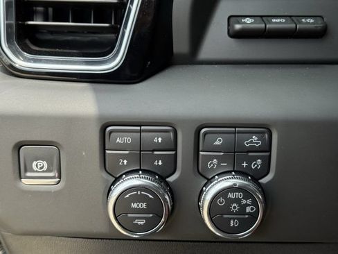Used 2025 GMC Sierra 2500 Denali Ultimate AWD/4WD image 24