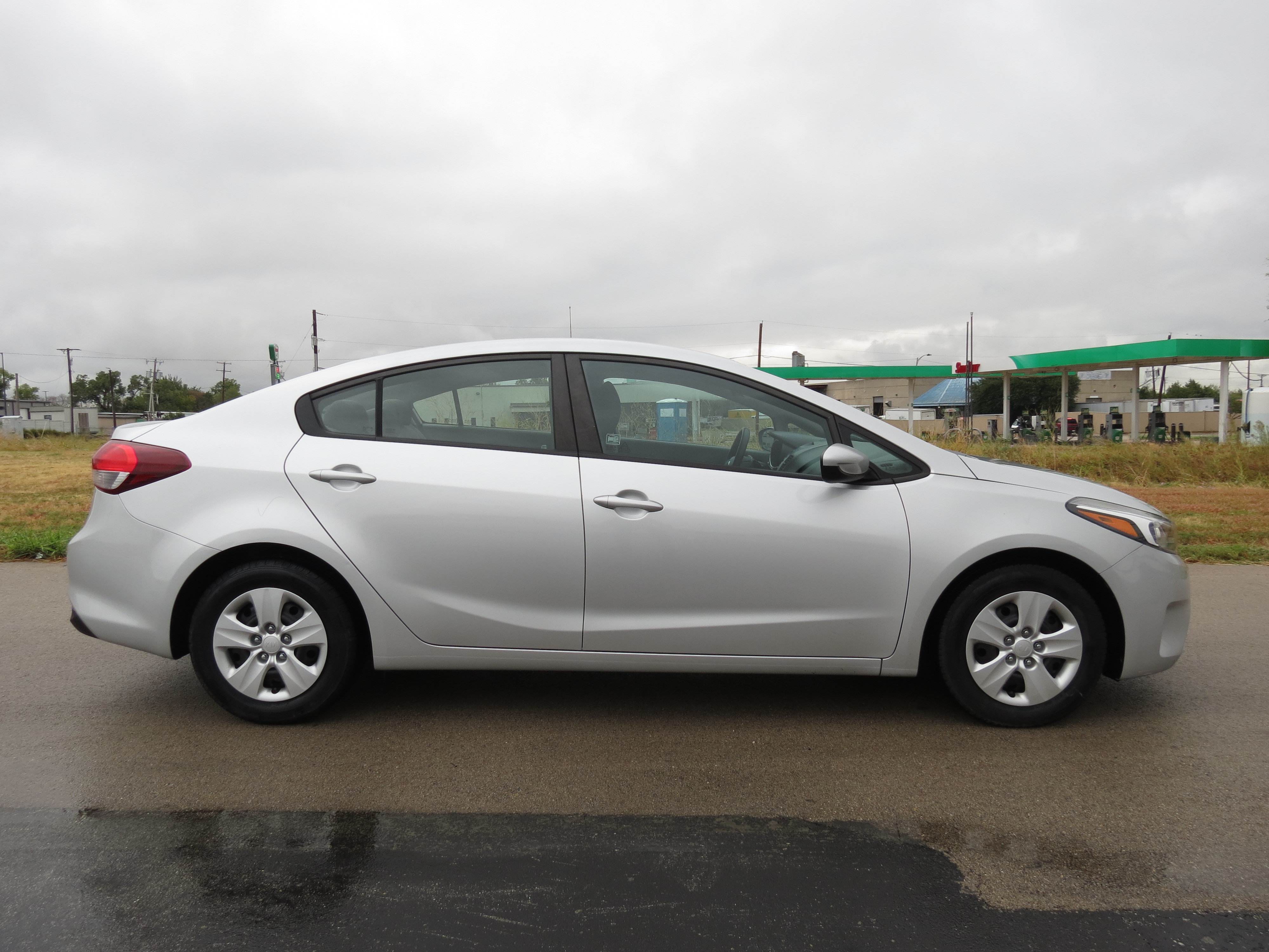 Used 2017 Kia Forte LX FWD image 6