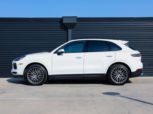 Certified 2023 Porsche Cayenne image 2