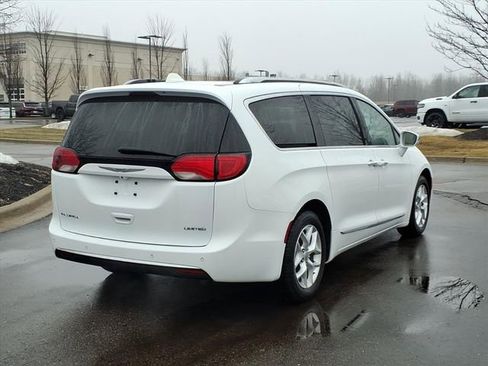 Certified 2020 Chrysler Pacifica Limited image 4