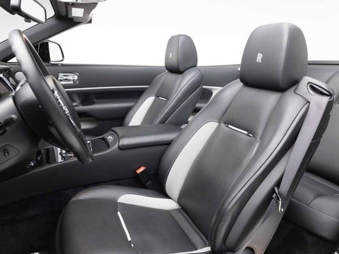 Used 2019 Rolls-Royce Dawn RWD image 8