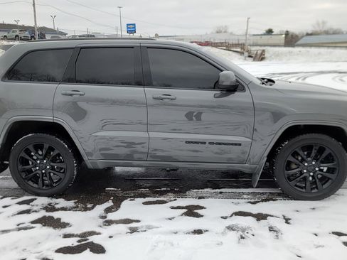 Used 2020 Jeep Grand Cherokee Altitude image 14