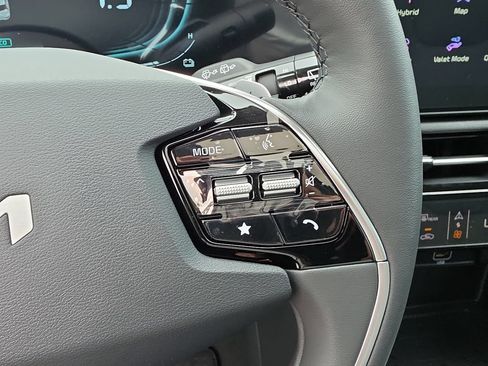New 2026 Kia Niro FWD image 32