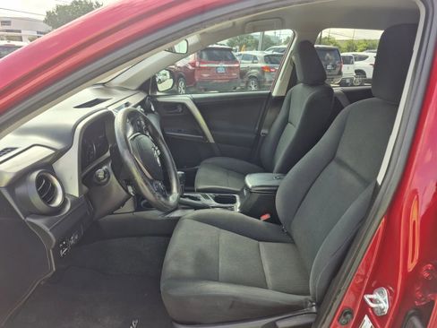 Used 2017 Toyota RAV4 LE FWD image 12
