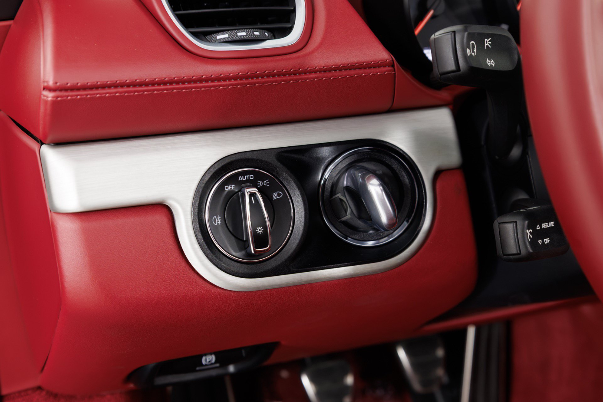 Used 2021 Porsche 718 Boxster RWD image 31