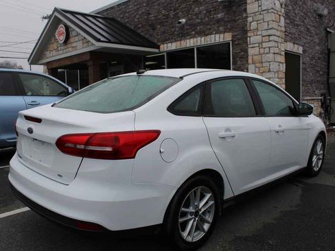 Used 2018 Ford Focus SE image 5