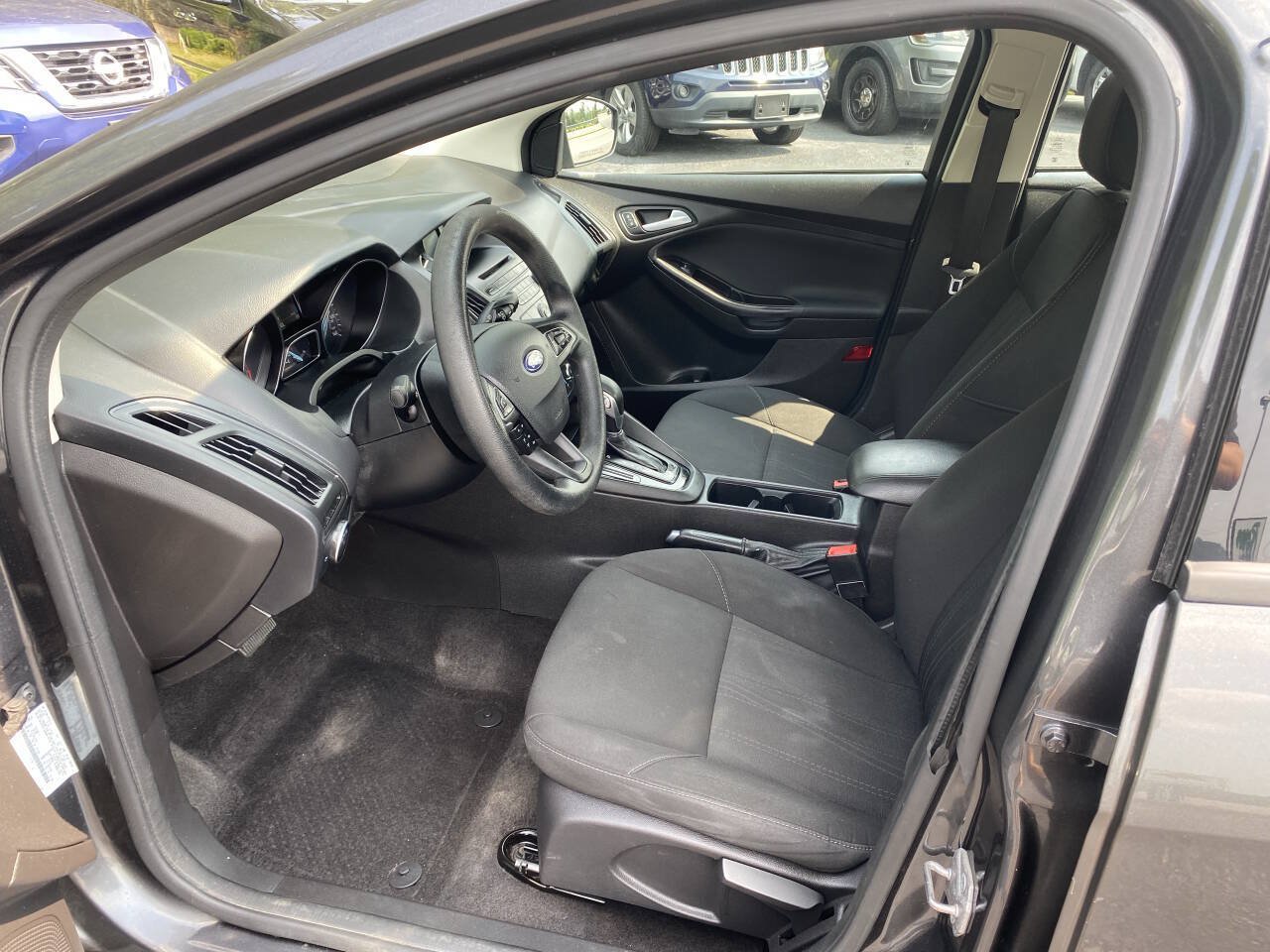 Used 2017 Ford Focus SE FWD image 9