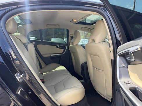 Used 2018 Volvo S60 T5 Dynamic w/ Vision Package image 11