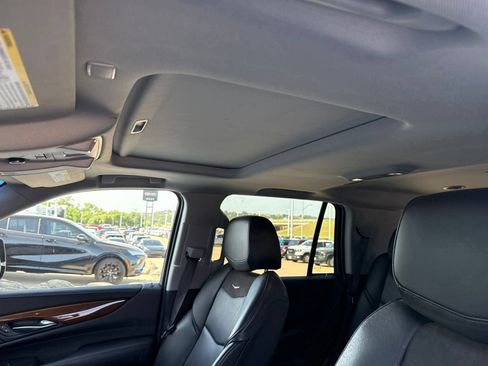 Used 2017 Cadillac Escalade Luxury RWD image 18