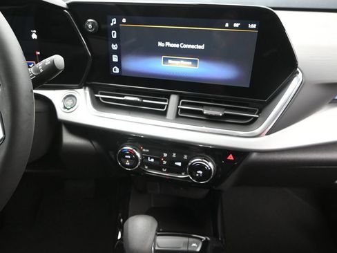 Used 2026 Chevrolet Trax LT w/ Driver Confidence Package FWD image 28