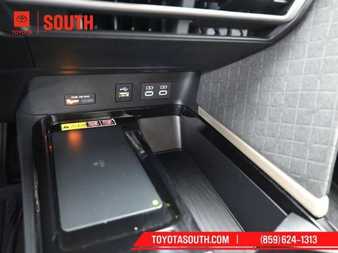 Used 2025 Toyota Camry XLE image 20